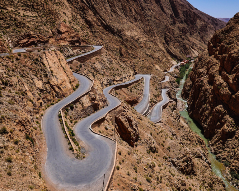 dangerous road in dades valley