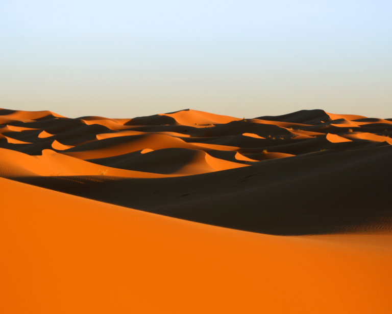 golden sand dunes of the erg chebbi desert