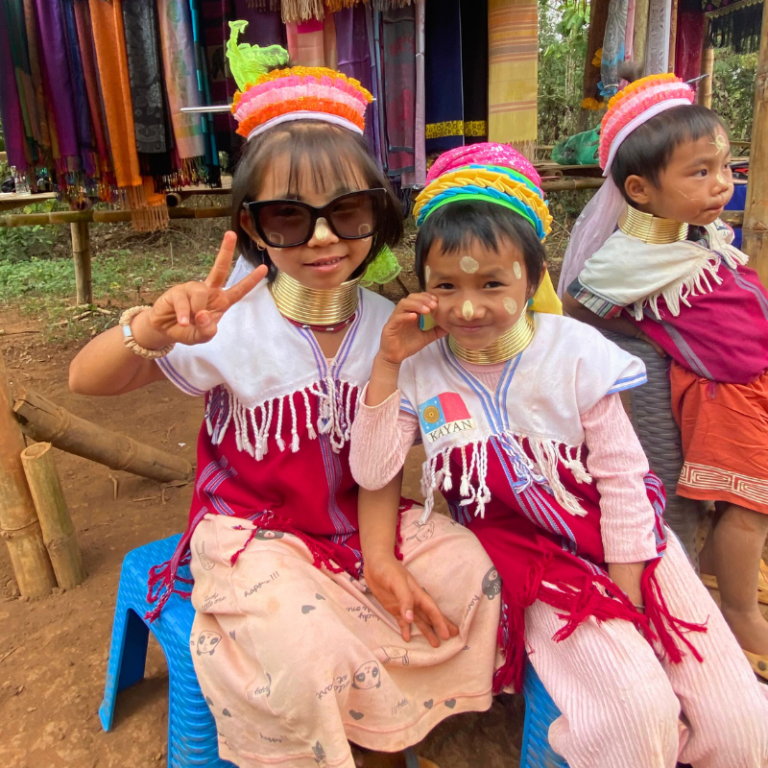 Bambini tribù in Thailandia