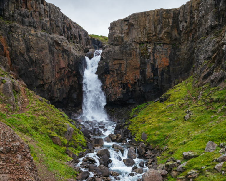 CASCATA NELLA CITTADINA DI Egilsstaðir