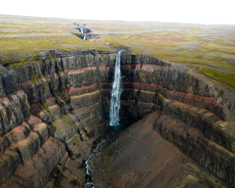 CASCATA di hengifoss vista dall'alto