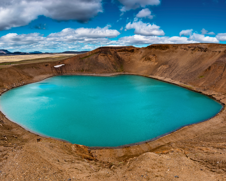 Cratere di Viti in Islanda con acqua turchese