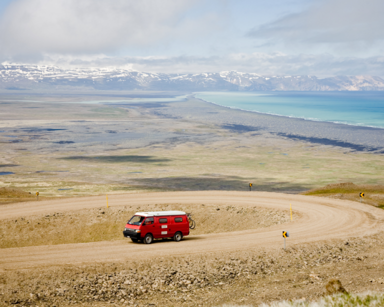 MINIVAN sulla strada di Lagarfljót