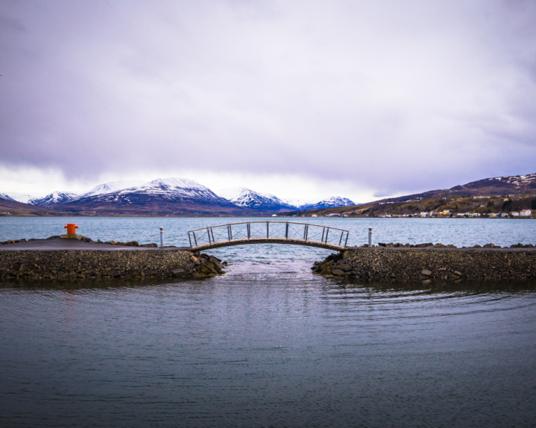 PONTE SULLA BAIA DI AKYREYRI IN ISLANDA