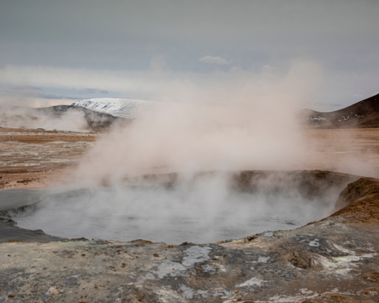 Piscina di acqua geotermale a Hverir