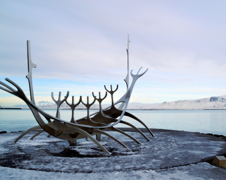 architettura moderna che simboleggia la storia dei vichinghi a Reykjavìk