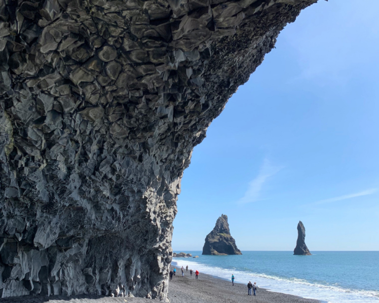 arco di basalto e faraglioni di Reynisfjara