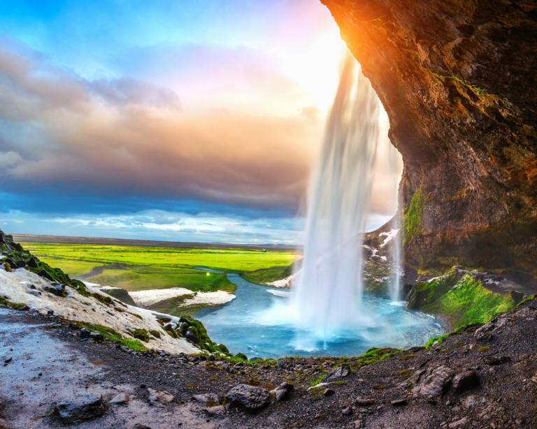 vista dall'interno di Seljalandsfoss