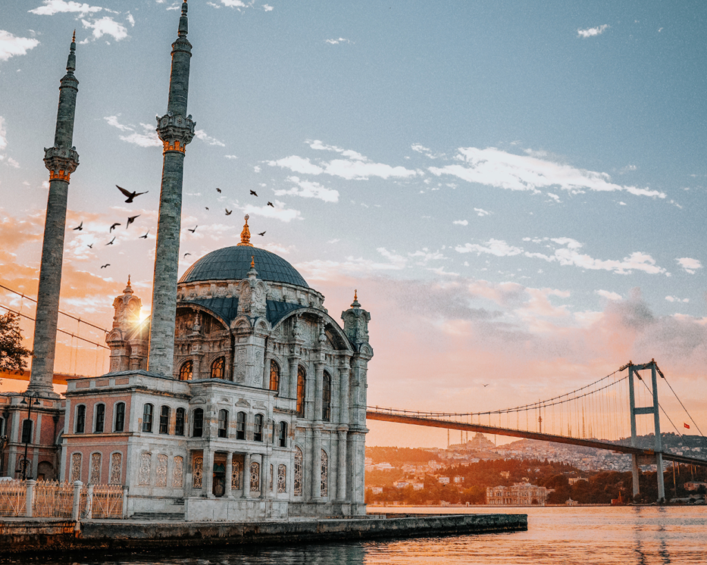moschea di ortakoy in Istanbul sul bosforo