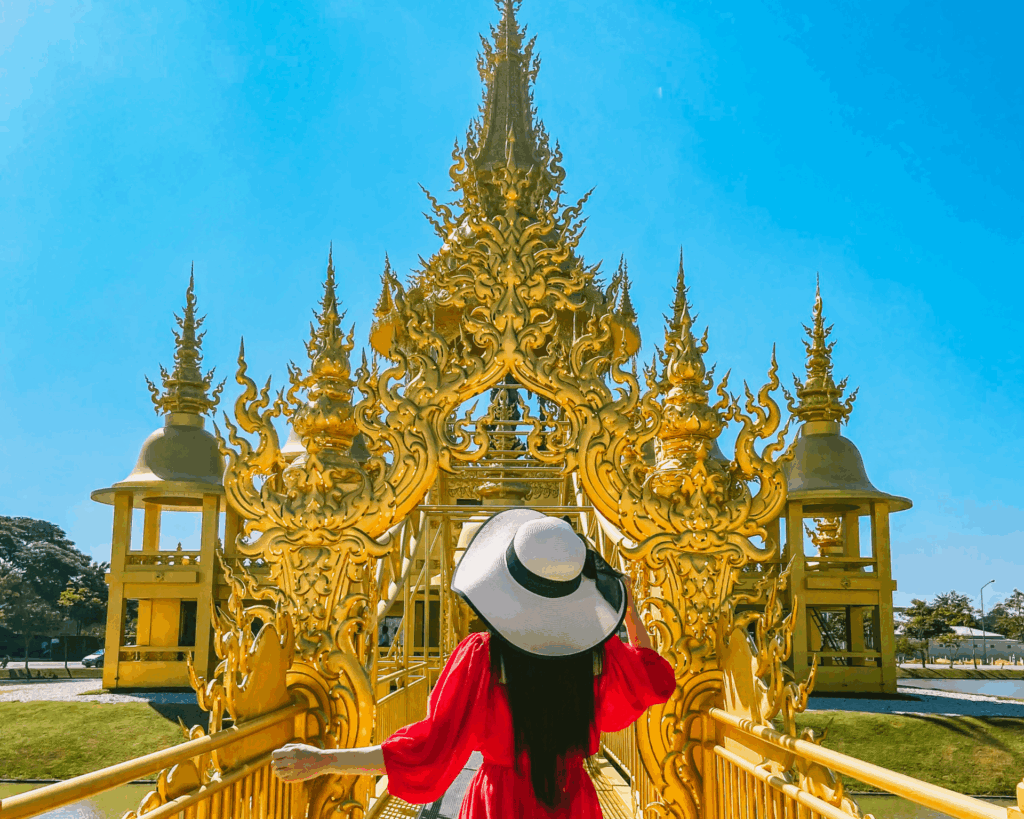 wat rong khun chiang mai golden