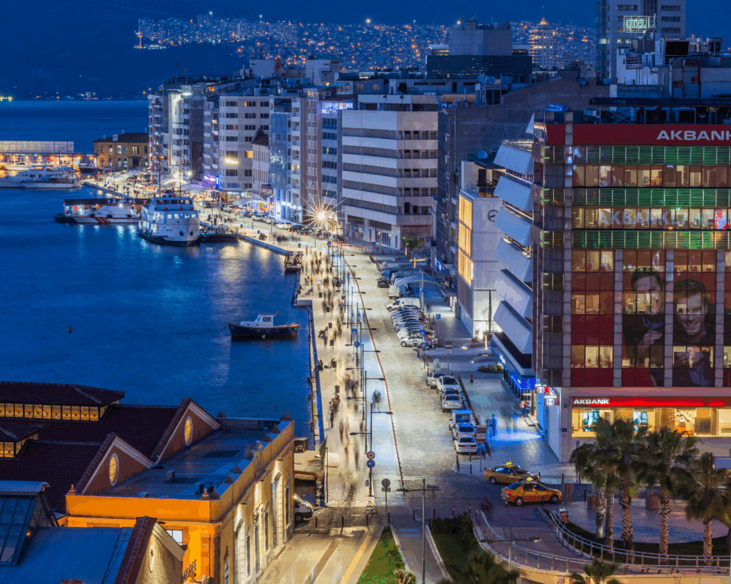 LUNGOMARE DI IZMIR