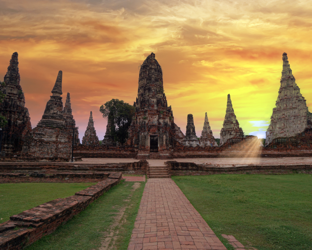 parco di ayutthaya al tramonto